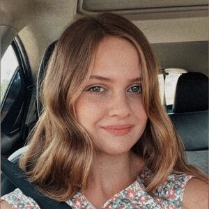 Meet your Posher, Abigail